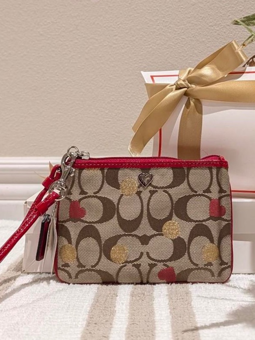🍒COACH Purse Y2k Poppy Red Heart
Signature Lurex Wristlet🍒 - Picture 13 of 16
